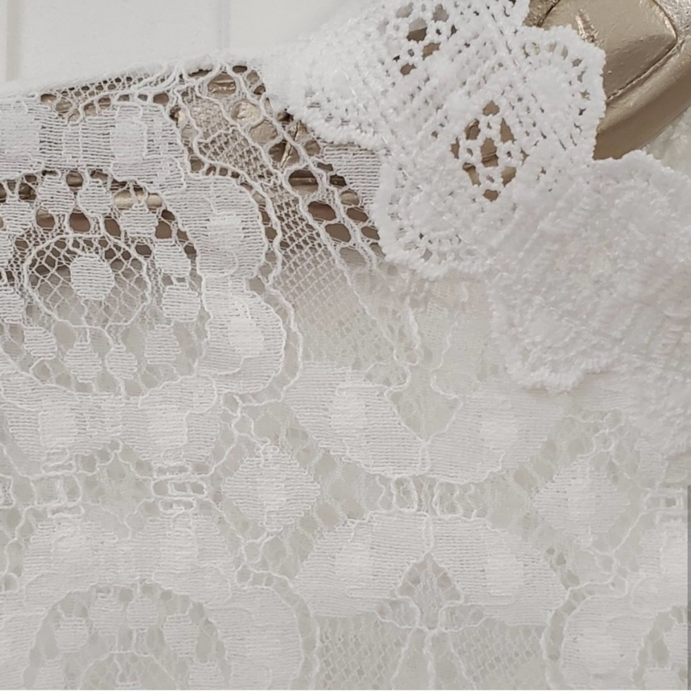 Romantic Victorian Inspired Lace Crochet High-Neck White Women's Top - Picture 3 of 5